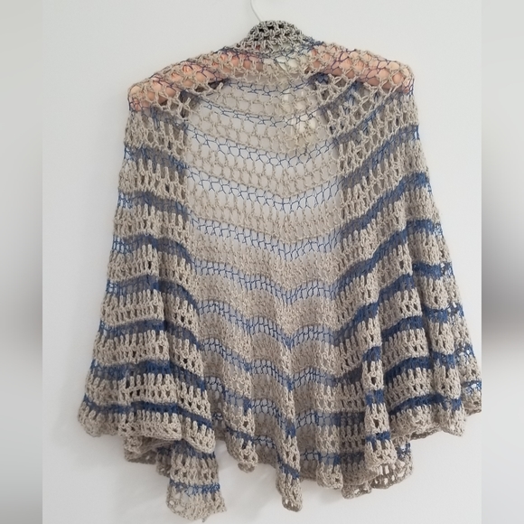 Hand crochet two color open work half circle shawl - Picture 4 of 6